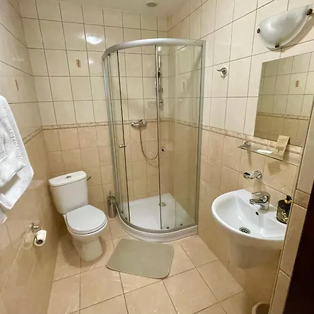 Romantika-noclegi Ze Sniadaniem B&B 3*